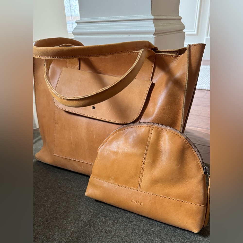Able Leather Classic Tote and Pouch Set